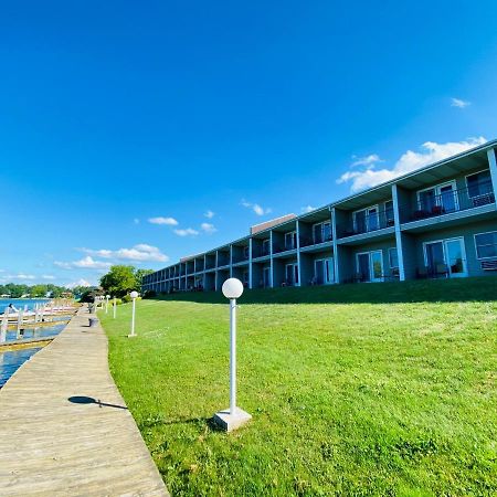 Fleetwood Inn Suites Cheboygan Exteriér fotografie