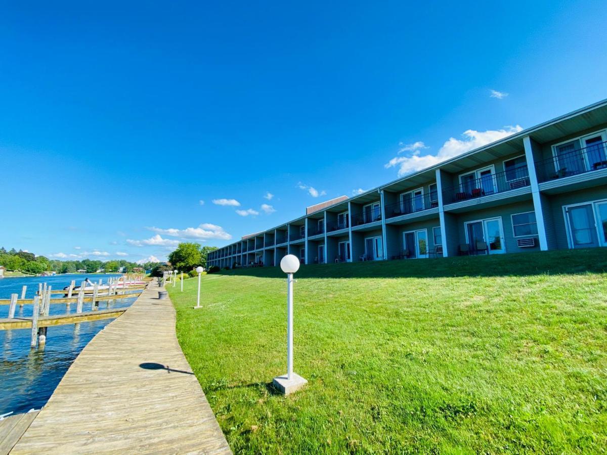 Fleetwood Inn Suites Cheboygan Exteriér fotografie