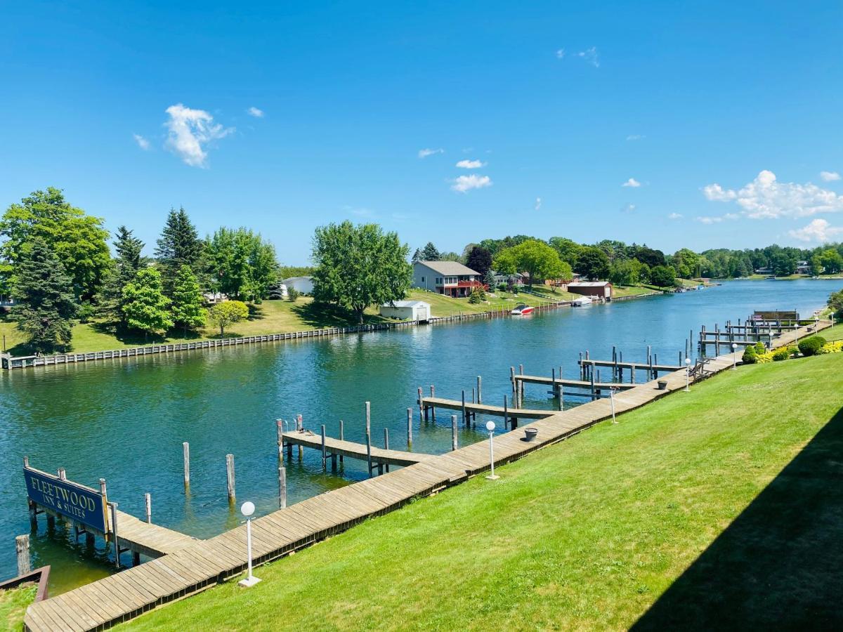 Fleetwood Inn Suites Cheboygan Exteriér fotografie