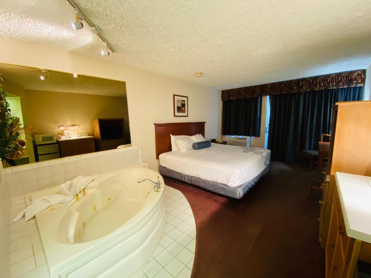 Fleetwood Inn Suites Cheboygan Exteriér fotografie