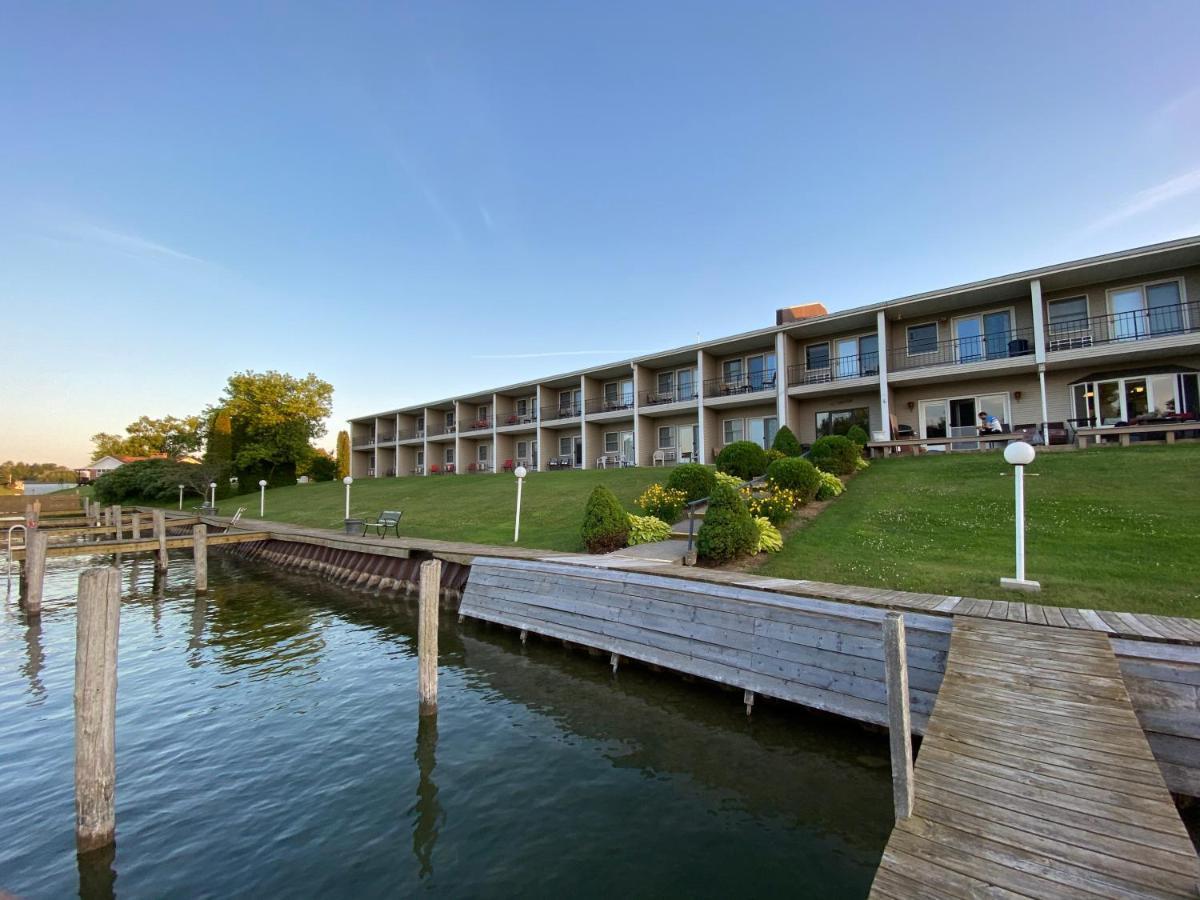 Fleetwood Inn Suites Cheboygan Exteriér fotografie