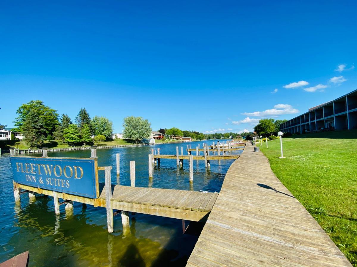 Fleetwood Inn Suites Cheboygan Exteriér fotografie