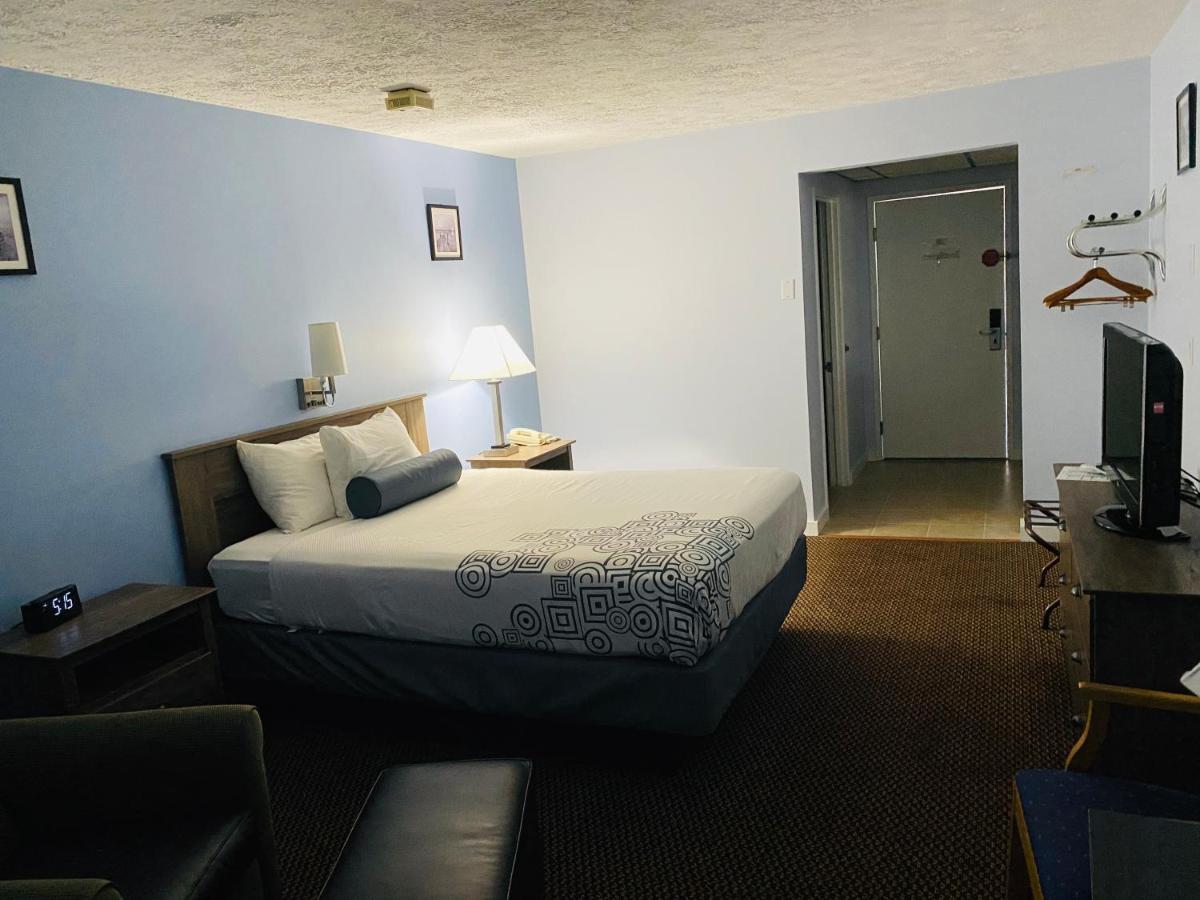 Fleetwood Inn Suites Cheboygan Exteriér fotografie
