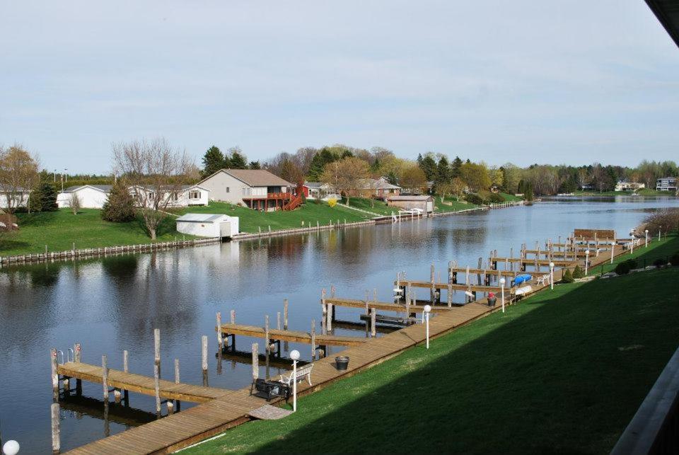 Fleetwood Inn Suites Cheboygan Exteriér fotografie