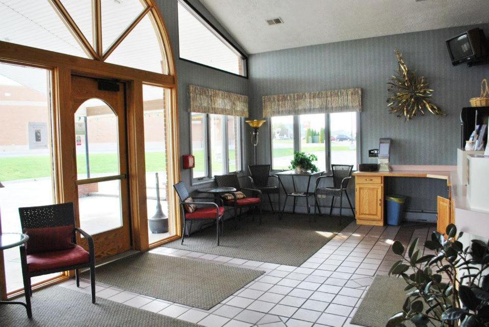 Fleetwood Inn Suites Cheboygan Exteriér fotografie